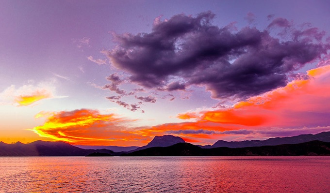 美丽的云南泸沽湖风景图片