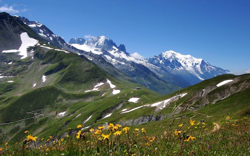 阿尔卑斯山夏日美景桌面壁纸