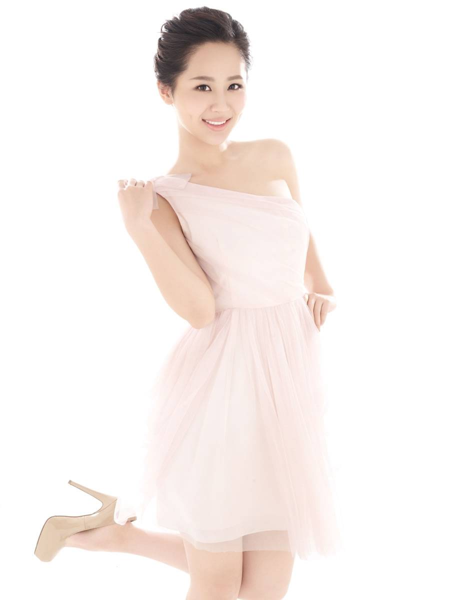 内地女演员杨紫尽显小女人甜美可人写真