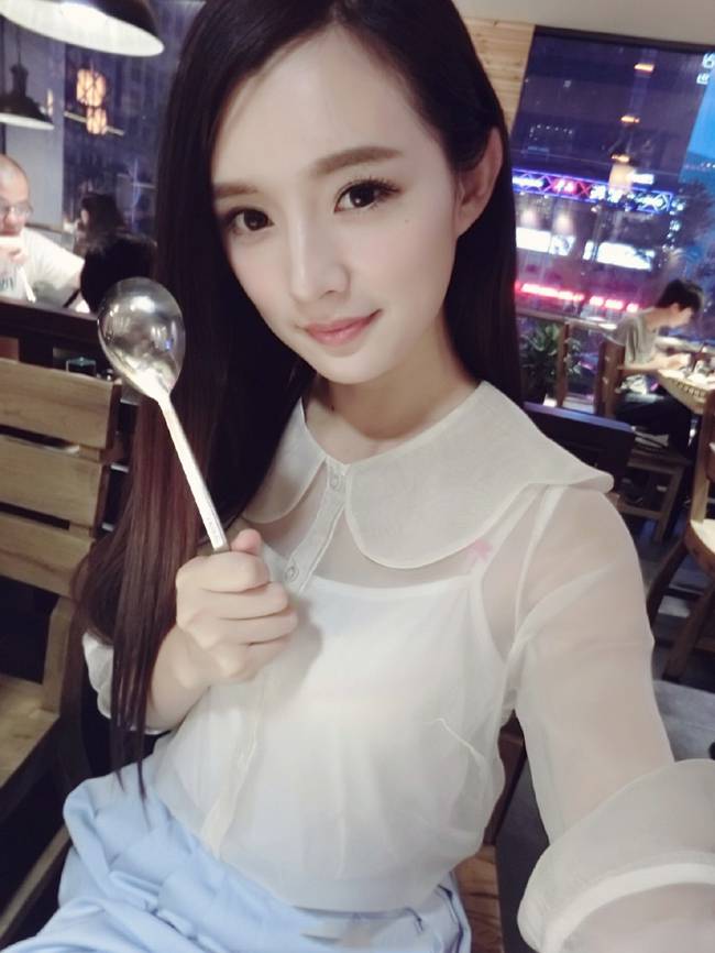 陈丹婷时尚纯美迷人生活自拍照