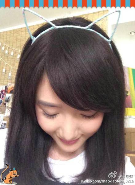 毛晓彤微博晒出生活照 穿着打扮酷似甜美女孩