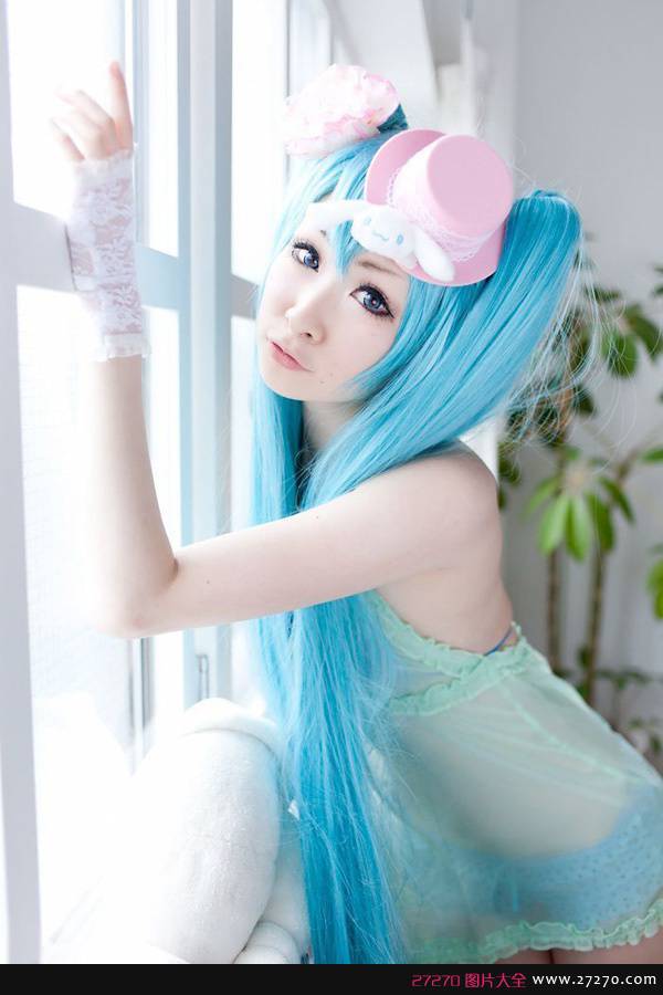 超嫩白皙的嫩嫩美女 可爱初音Cosplay