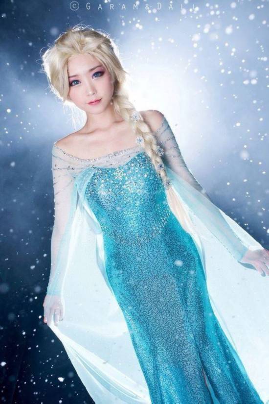 《冰雪奇缘》女主艾莎Cosplay图片欣赏