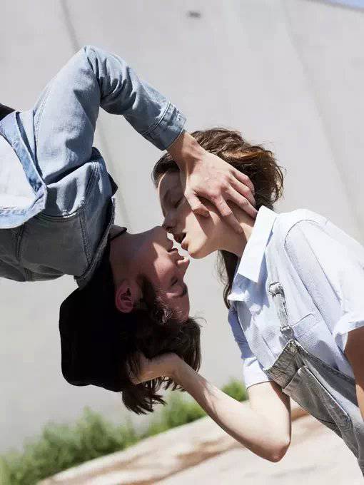 情侣浪漫唯美图片素材 两张