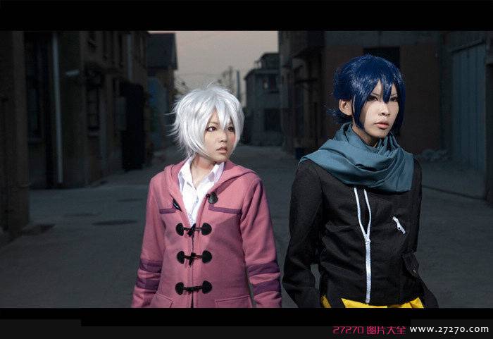 未来都市高帅富妹子送上亲吻COS