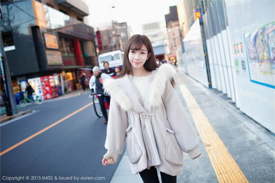 爱蜜社美女陈潇街头高清写真照