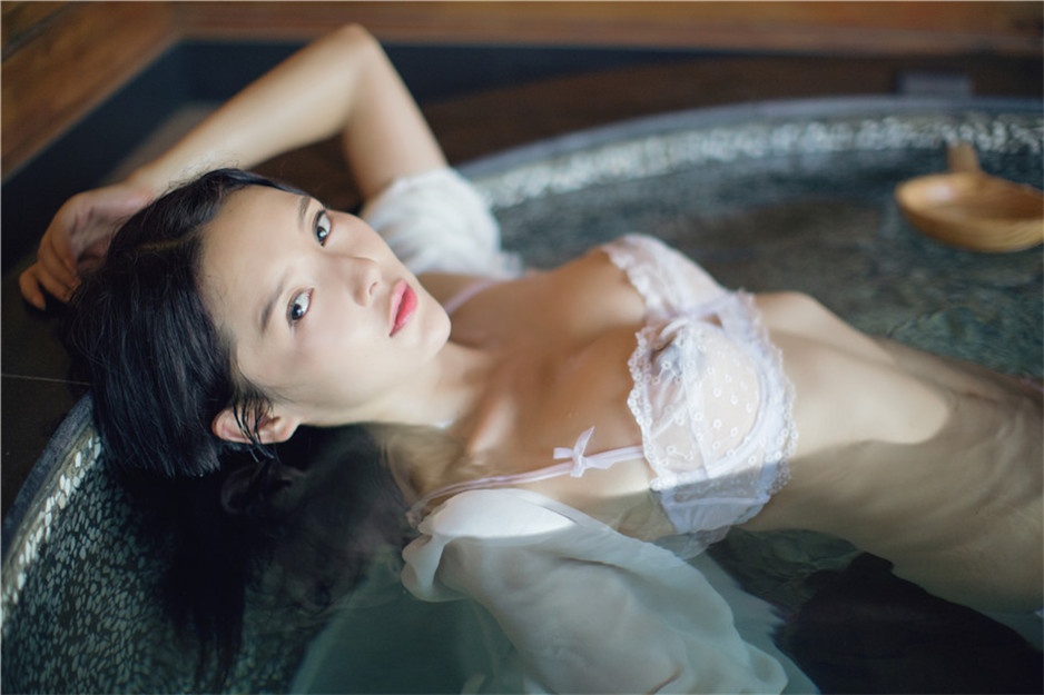 美胸女神樱桃透明蕾丝内衣性感大片