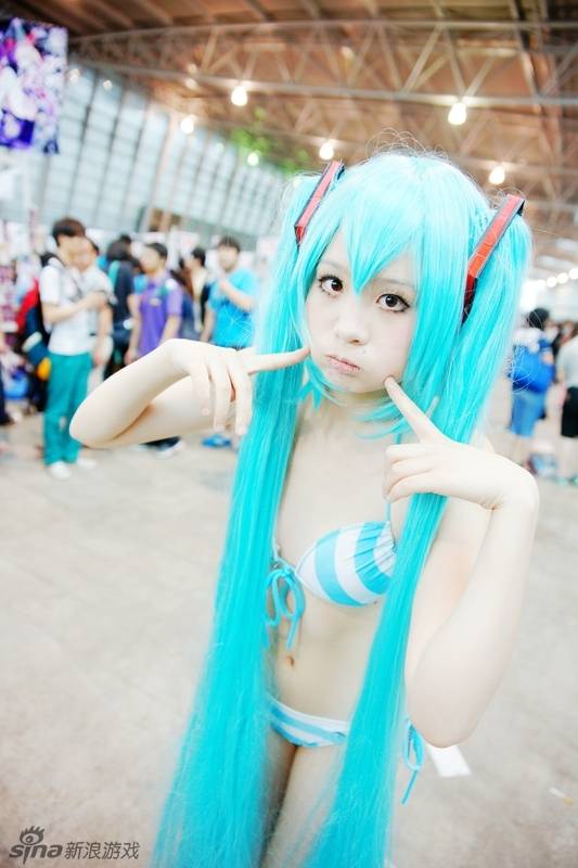 初音条纹内衣cosplay图片