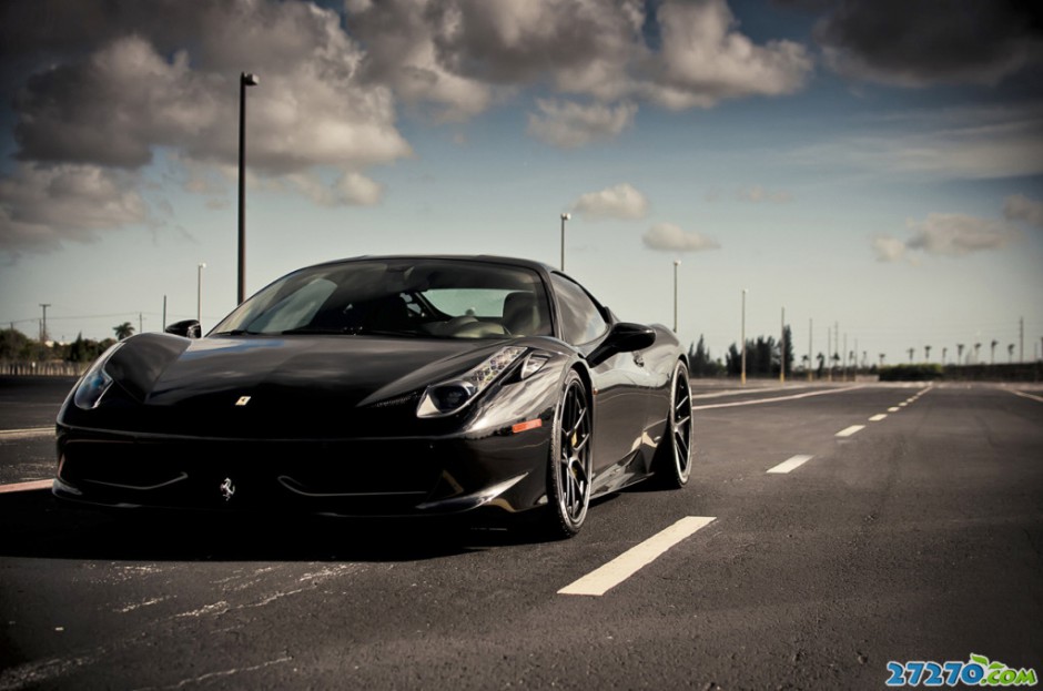 凸显王者风范 法拉利458