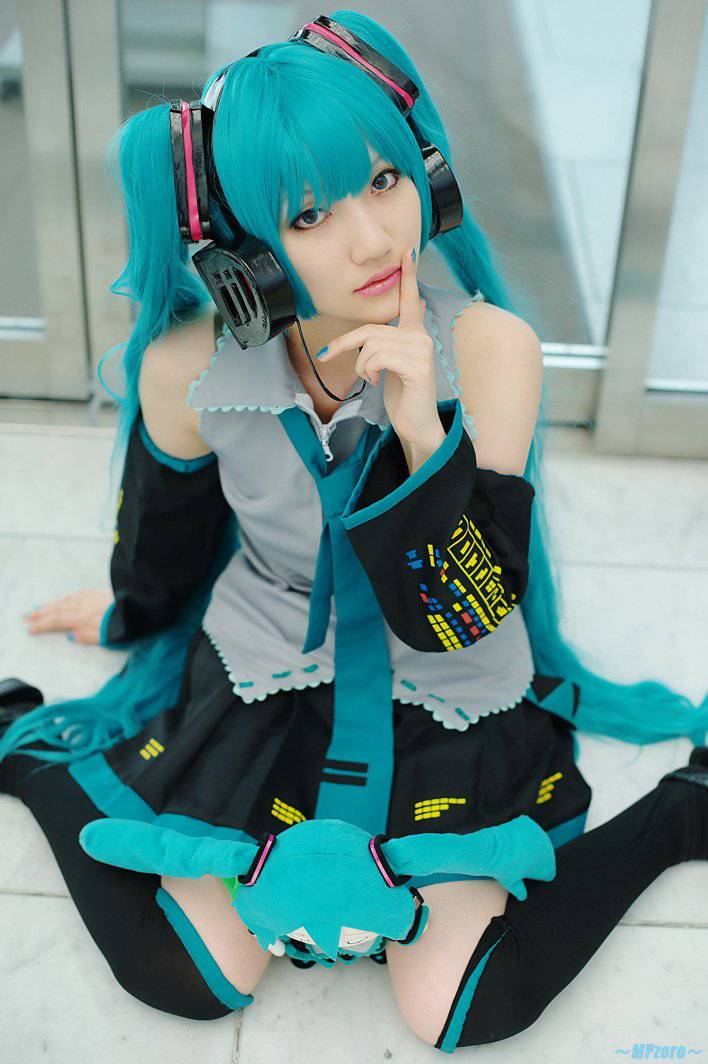 葱娘初音未来神还原Cosplay写真秀