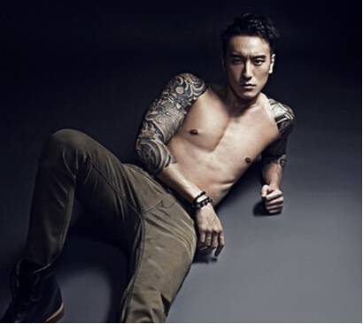 中国男明星王阳明霸气图腾纹身图片