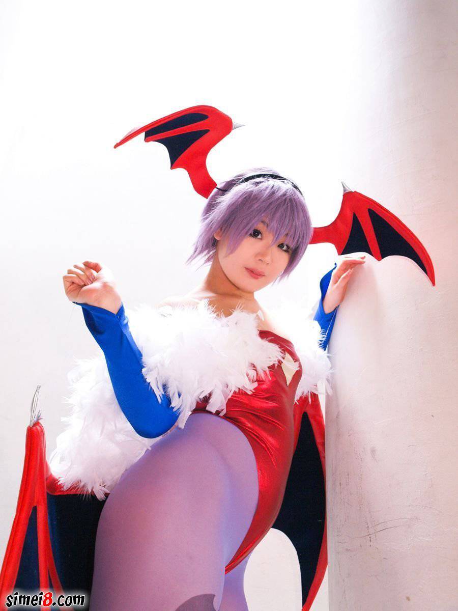 清纯学生妹cosplay恶魔战士莫妮卡