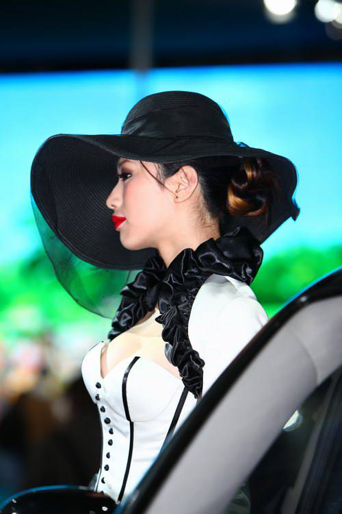 北京车展靓丽车模小蛮腰拍摄