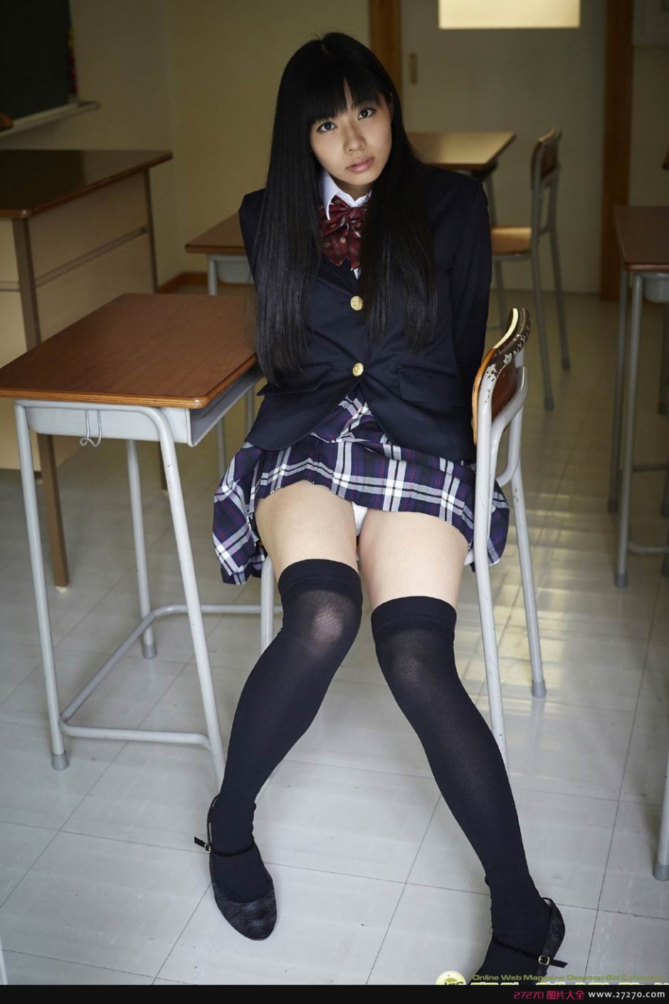 内野未来学生制服性感迷人