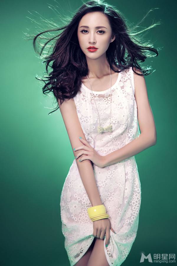 中国美女明星张歆艺优雅时尚写真