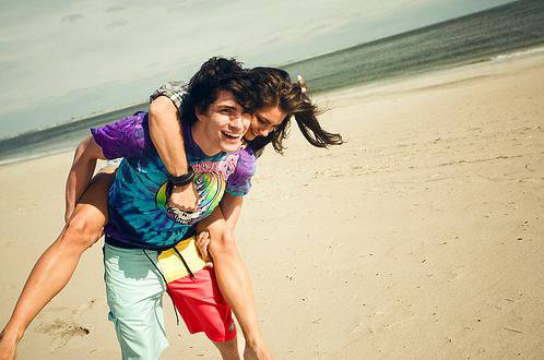 牵手一起走浪漫情侣图片