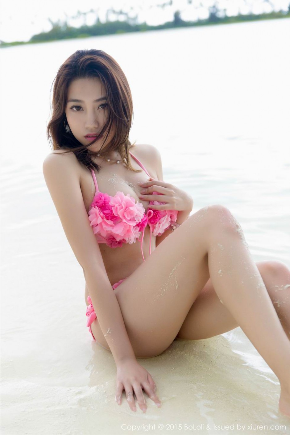 波萝社许诺Sabrina海边比基尼泳装迷人写真