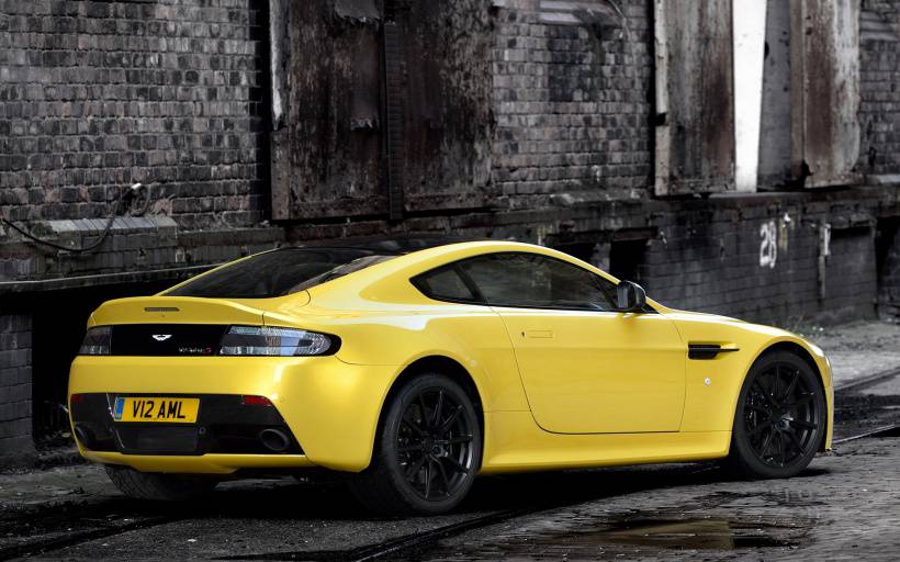 阿斯顿·马丁黄色V12 Vantage S汽车图片