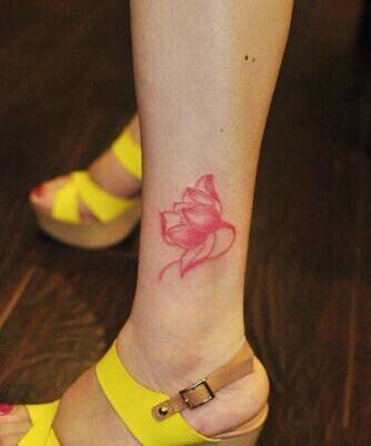 脚踝莲花艺术纹身简易图案欣赏