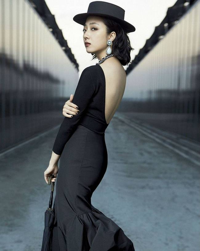 台湾女明星桂纶镁诠释另类性感时尚写真
