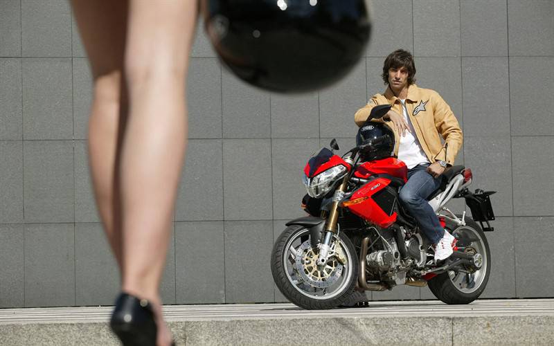 情侣与摩托精美壁纸