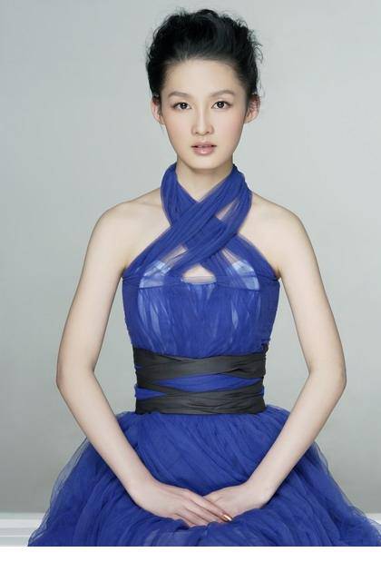气质美女李沁时尚大片曝光