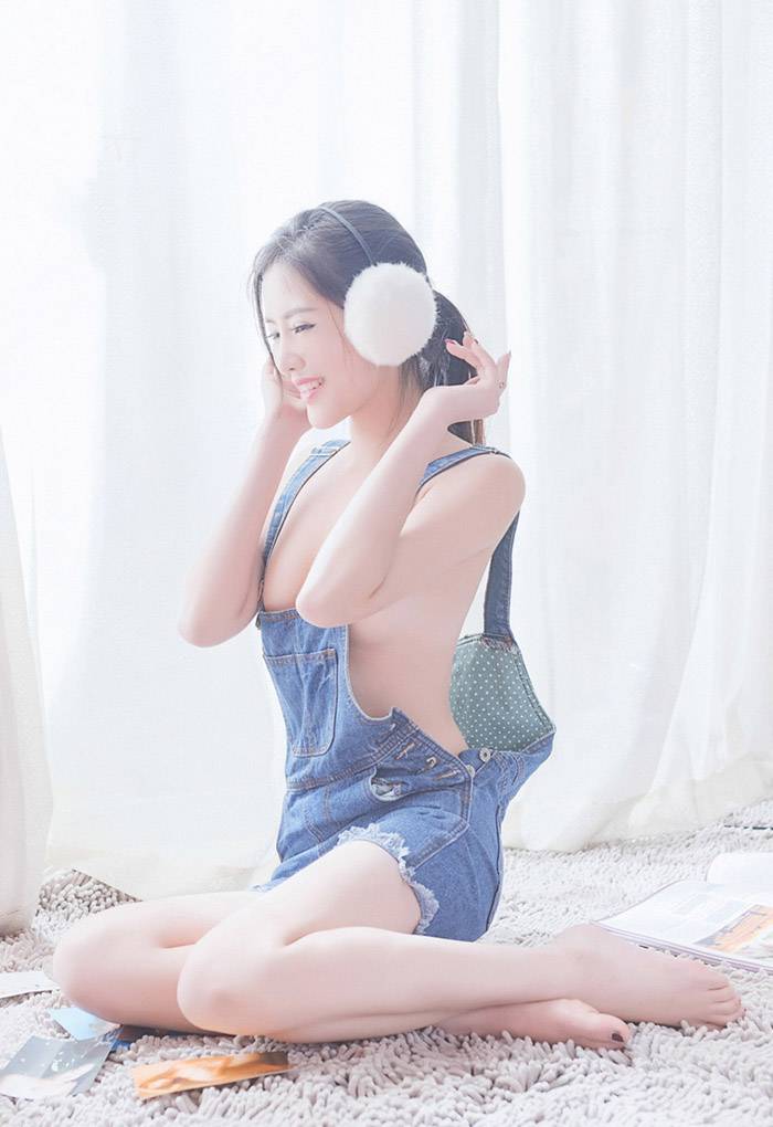 美女真空上镜诱惑十足