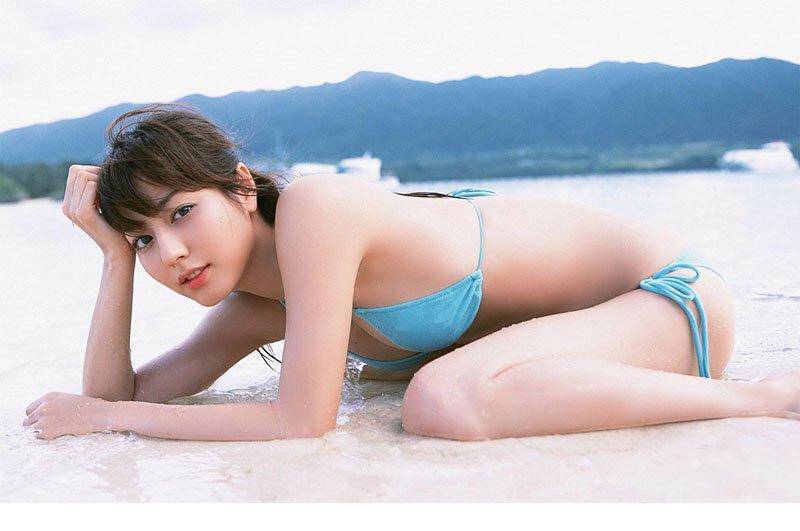 阳光正妹杉本有美海边比基尼写真