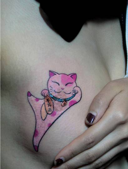 可爱女生胸部猫咪纹身图片大全