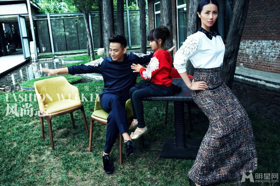 黄磊携妻女帅气拍摄写真 一家甜蜜温暖爱意浓