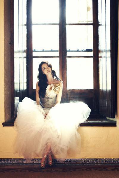 幸福满满的新娘淡雅简约婚纱美图