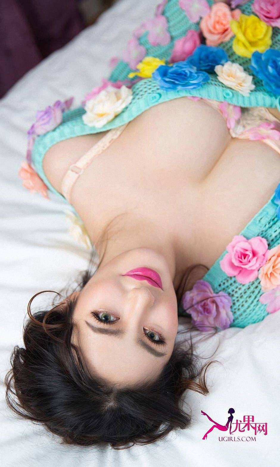 Ugirls爱尤物依蔓的熟女诱惑唯美写真
