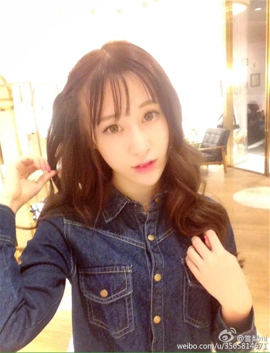 网络美女魏雪利微博晒生活照片