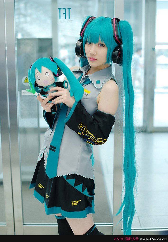 超高可爱萌妹子未来初音COS