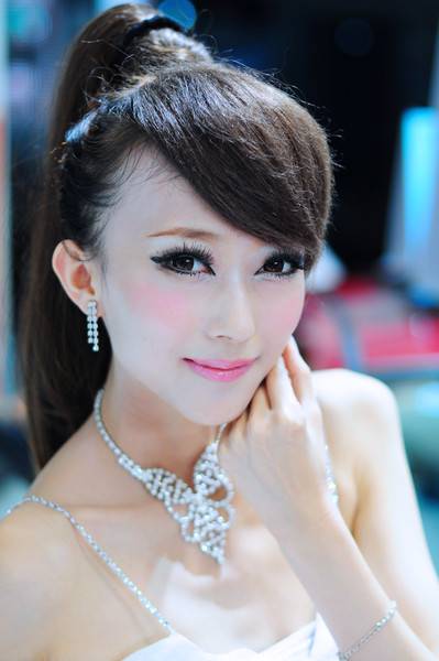 知名模特曲昱曈优雅甜美靓照