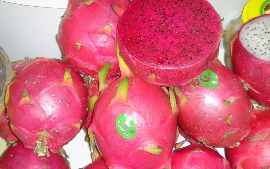 新鲜可口火龙果沙拉高清大图壁纸