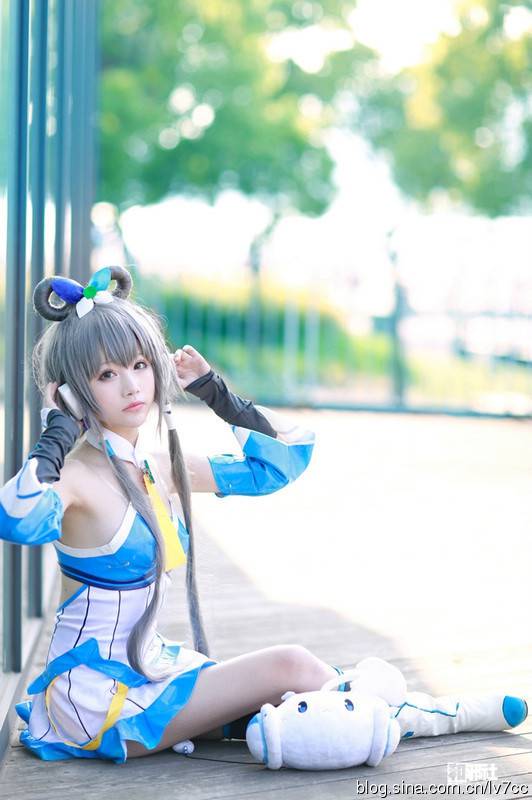 萌自柔之洛天依cosplay图片