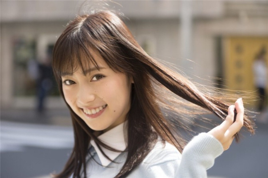 日本白嫩妹子池上纱里依清凉写真图片