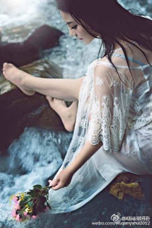 冷艳美人模特丹宝贝Alina微博曝私房照