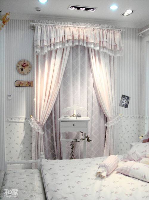 卧室窗帘精美设计图片