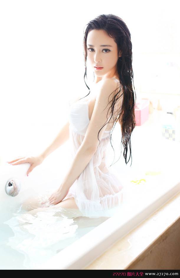 推女神90后混血嫩模美熙NiuMiu秀傲人身躯