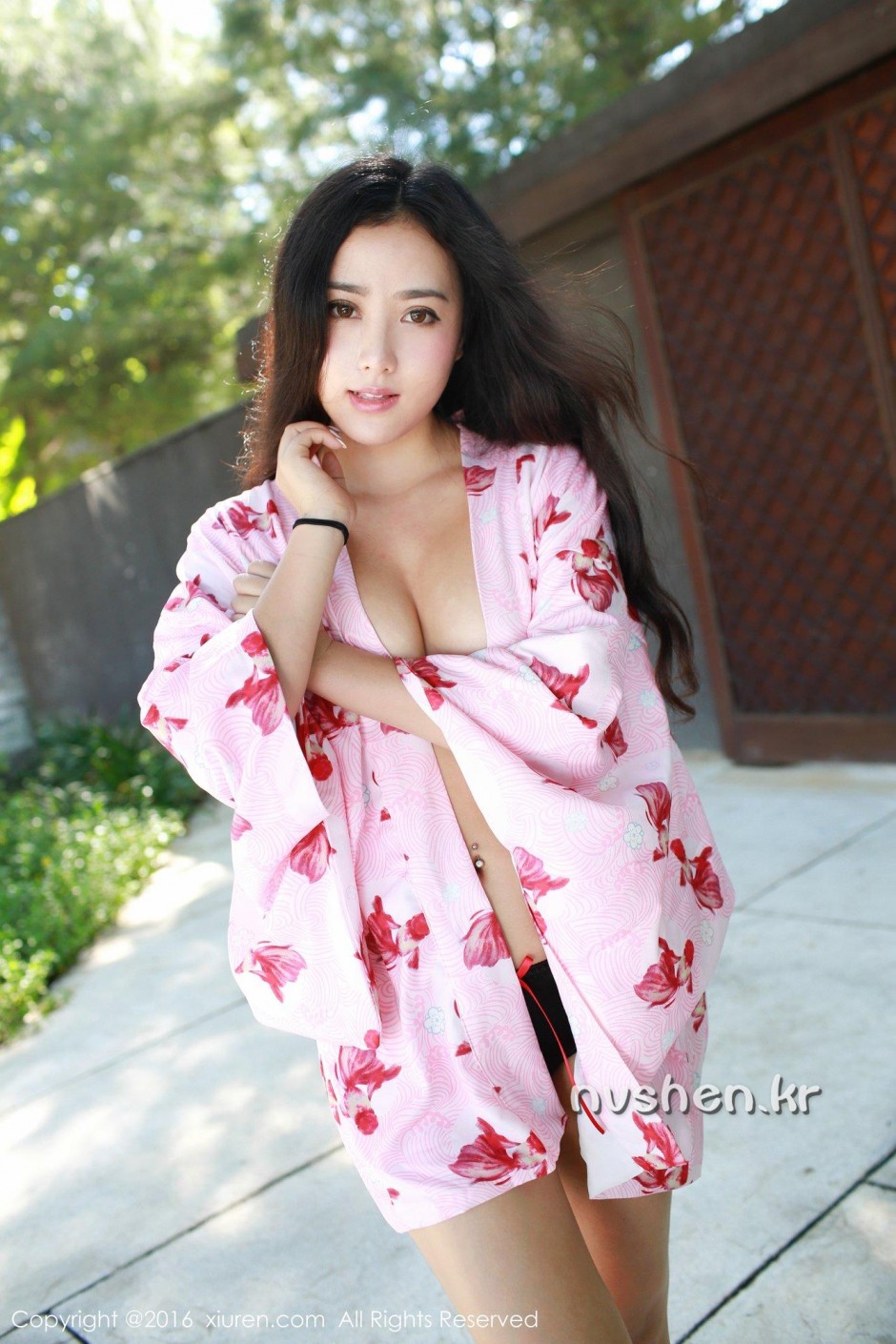 秀人网翘臀女神玛鲁娜最新巴厘岛旅拍