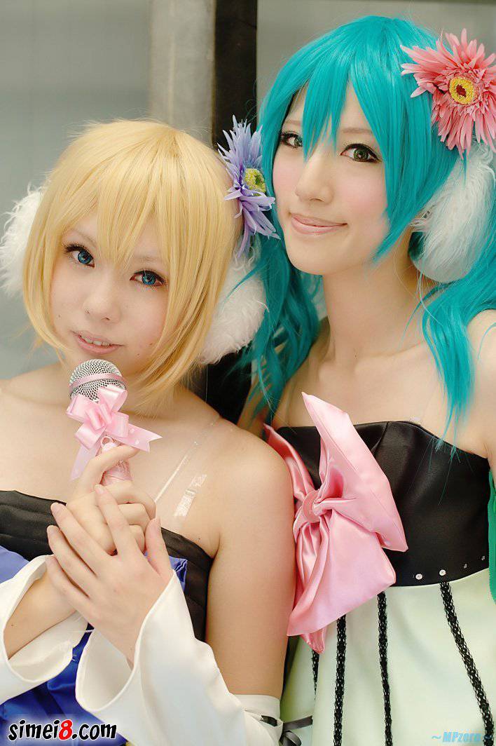 cosplay图片女装真人姐妹花