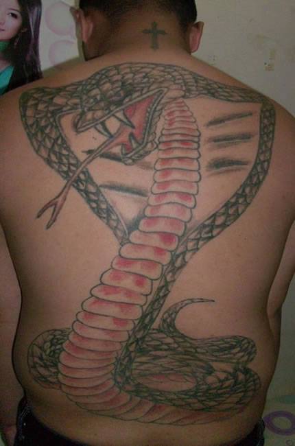 满背恐怖蛇神纹身图案