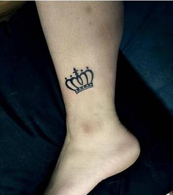 唯美皇冠脚踝纹身图案