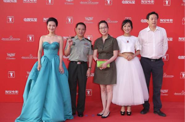 《邓小平登黄山》亮相上海电影节闭幕式红毯