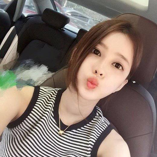 90后非主流女孩甜美自拍照