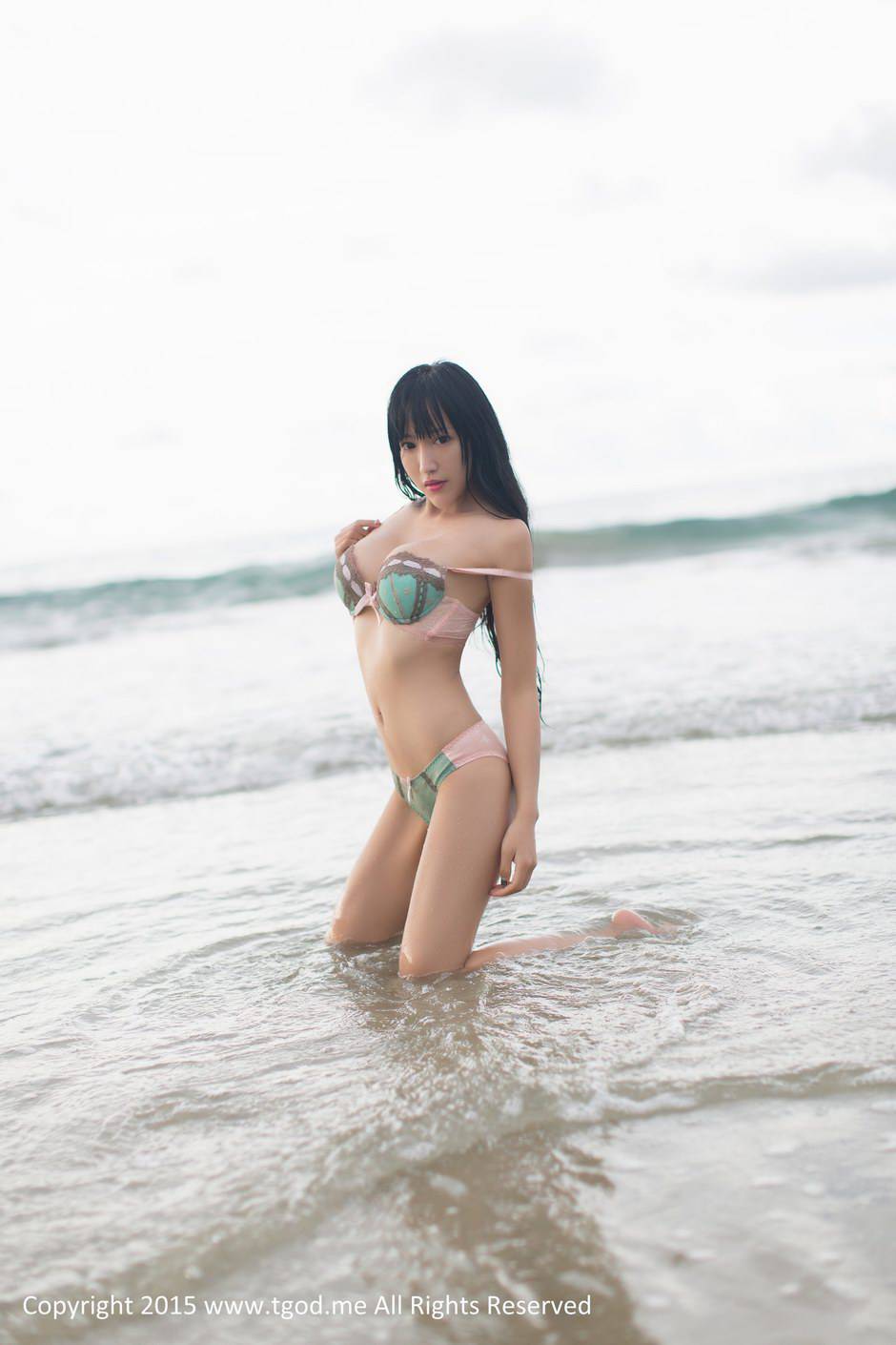 中国性感模特杨上萱大秀傲人身材