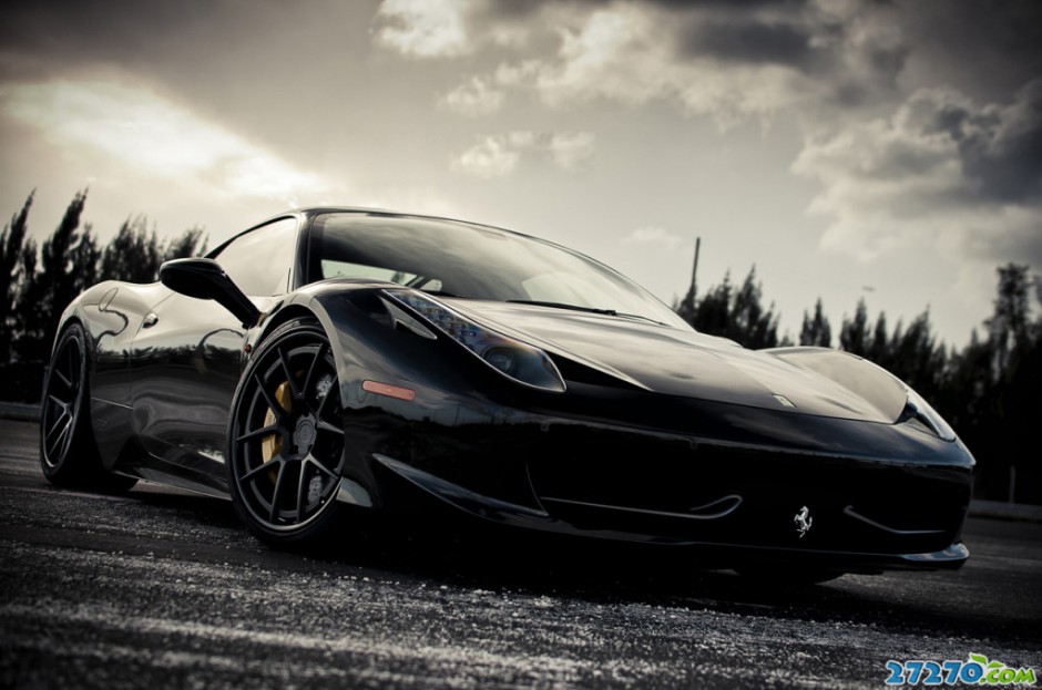 凸显王者风范 法拉利458