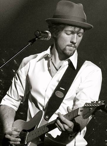 qq欧美帅气男生照片墙